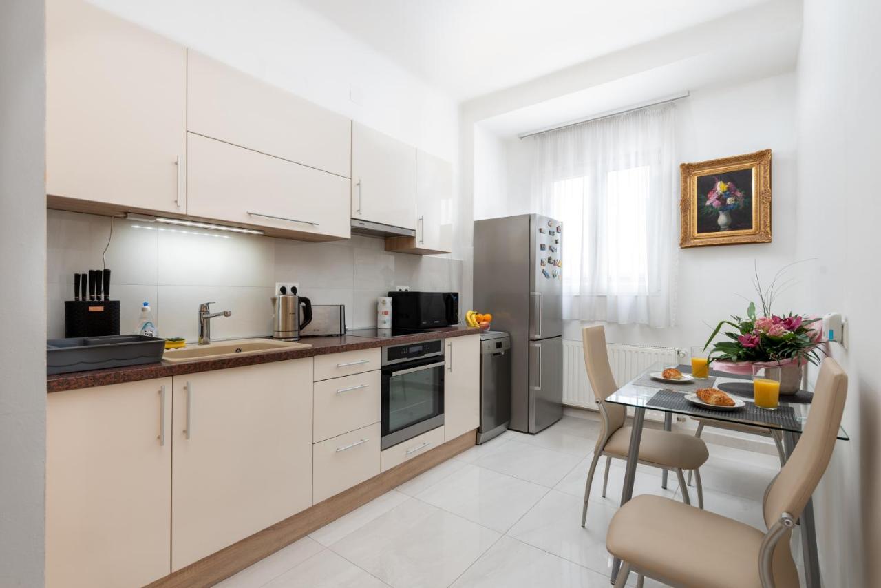 Budapest Deluxe Apartment With Free Car Park Exterior photo